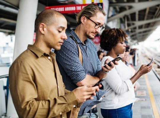 Acheter un téléphone d’occasion : la checklist avant de payer