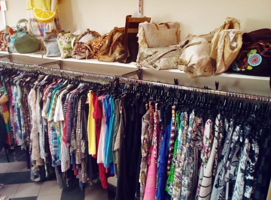 Mode de seconde main : où et comment bien acheter/vendre au Togo