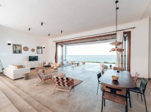 Villa de luxe en bord de mer à vendre, 4 chambres, vue océan, piscine privée et parking