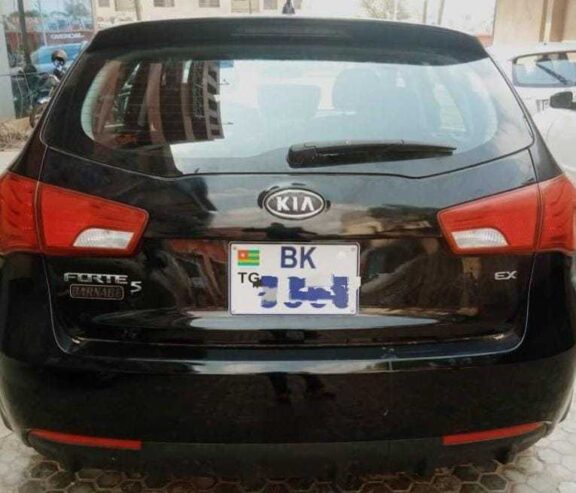 *KIA FORTE 5 EX* Année 20