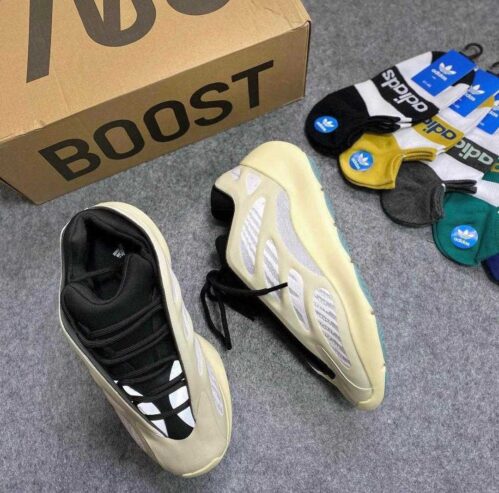 Adidas Boost 700