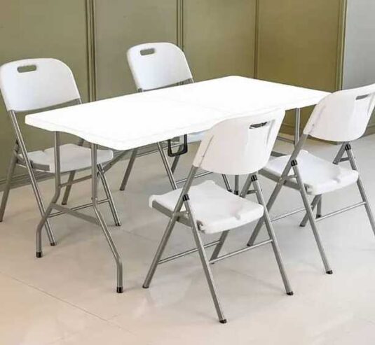 Tables avec chaises