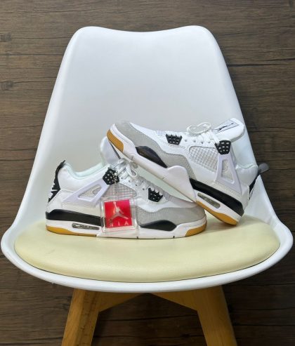 Air Jordan 4 Retro