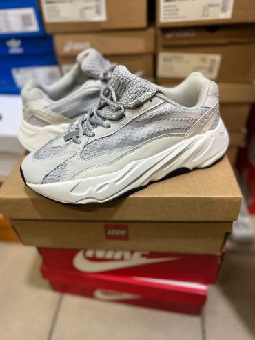 Adidas Yeezy Boots 700 v2