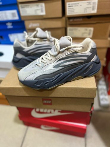 Adidas Yeezy Boots 700 v2