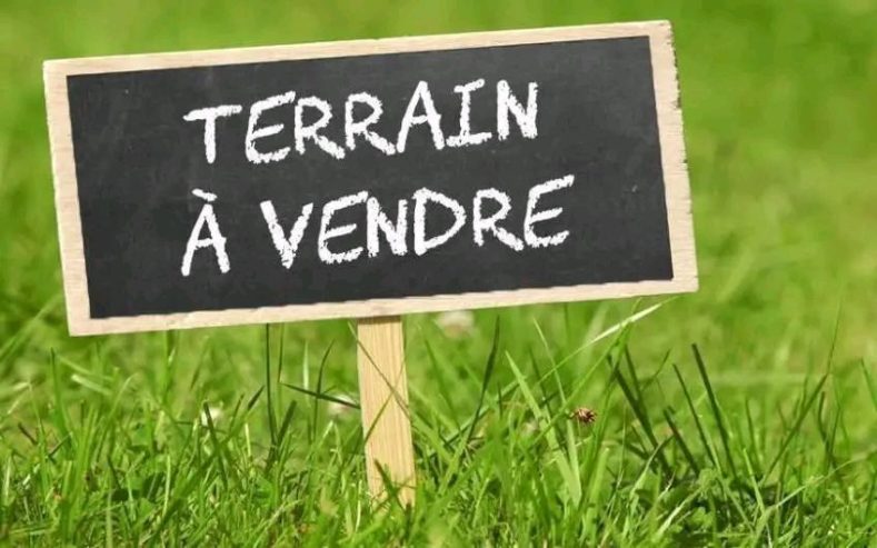 *TERRAIN À VENDRE A LA CA